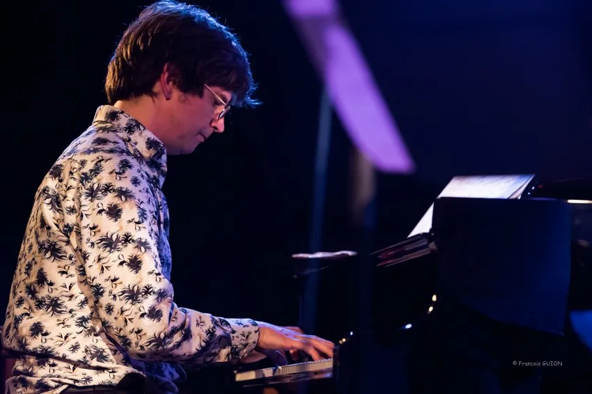 Dave O'Brien in profile at the piano